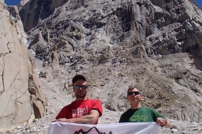 Marcin Tomaszewski i Marek Raganowicz pod Trango Tower w 2013 roku po zrobieniu drogi Bushido.